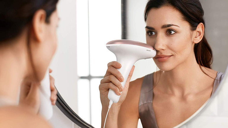 Philips Lumea BRI921/00 IPL Hair Removal Device for Face, Body and Bikini and 1 Precision Trimmer